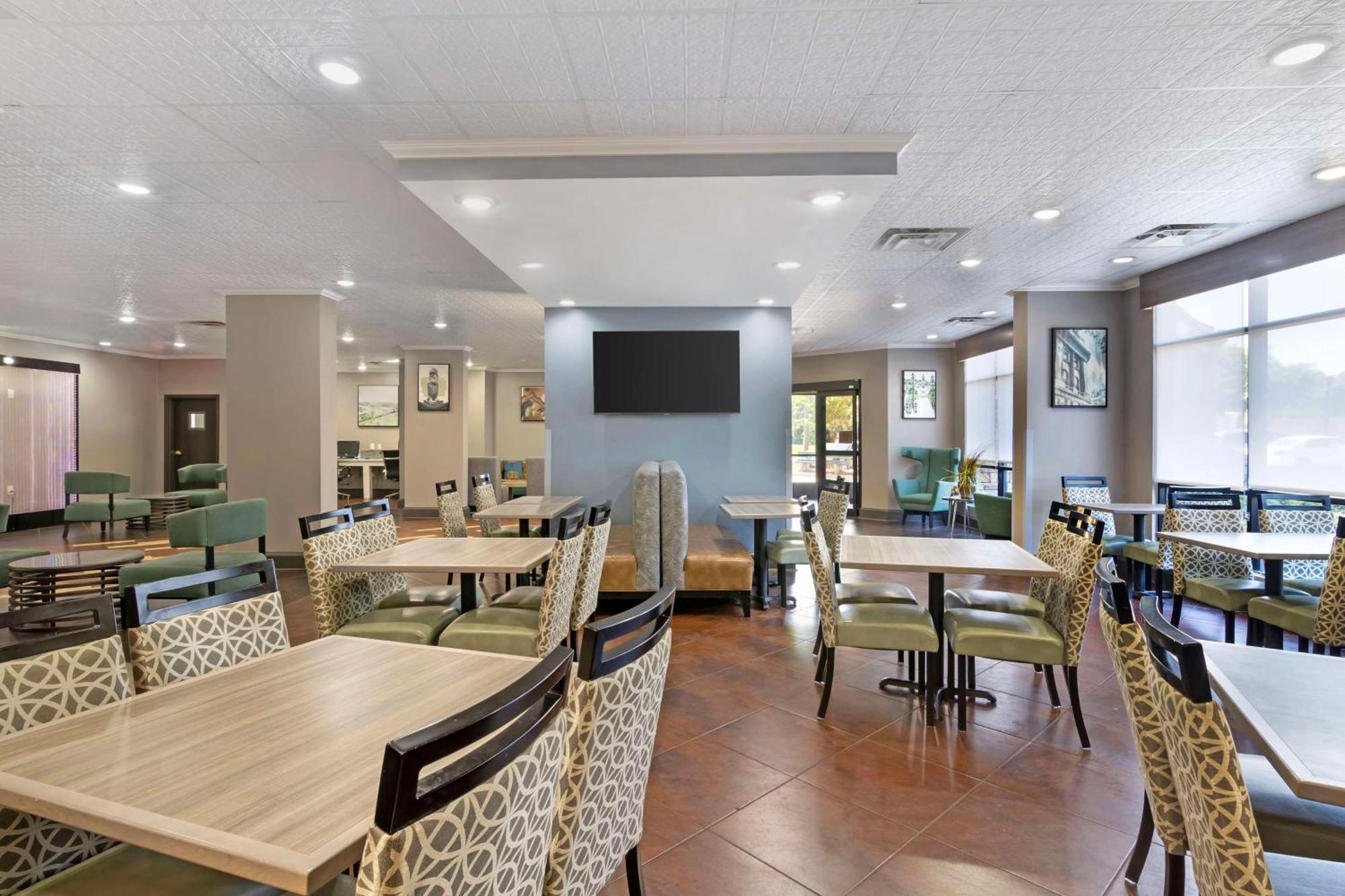 Best Western Savannah Airport Inn & Suites Pooler Exterior photo