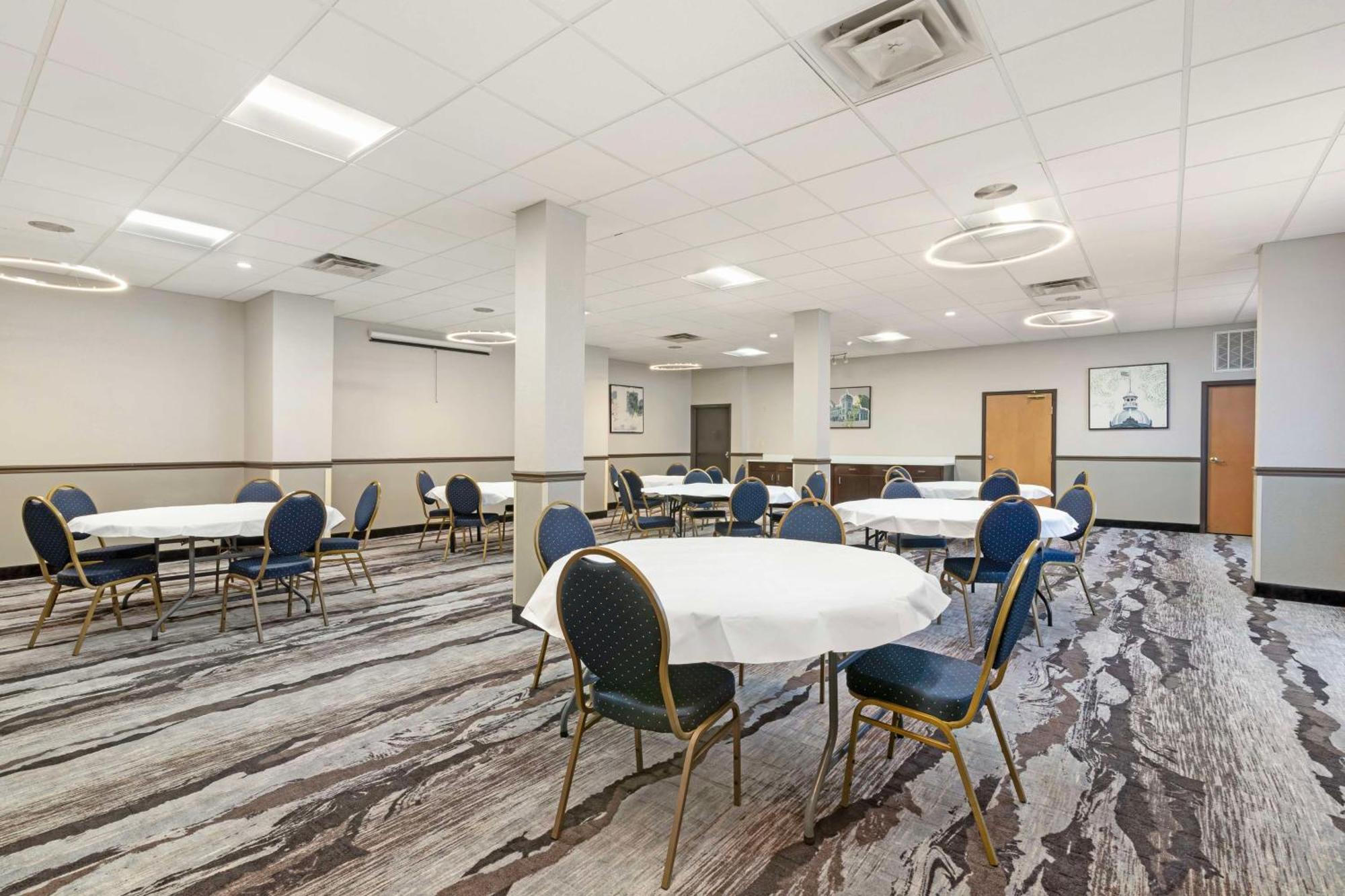 Best Western Savannah Airport Inn & Suites Pooler Exterior photo