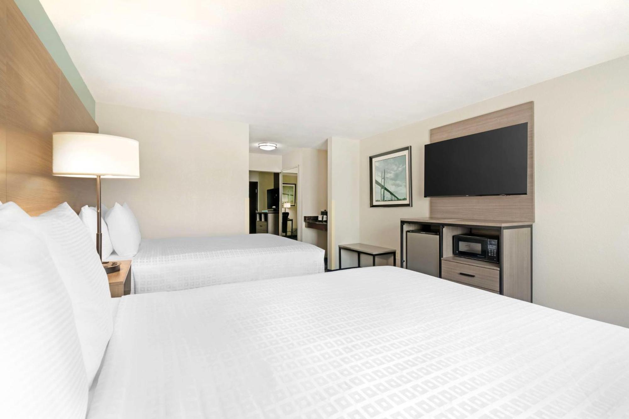 Best Western Savannah Airport Inn & Suites Pooler Exterior photo
