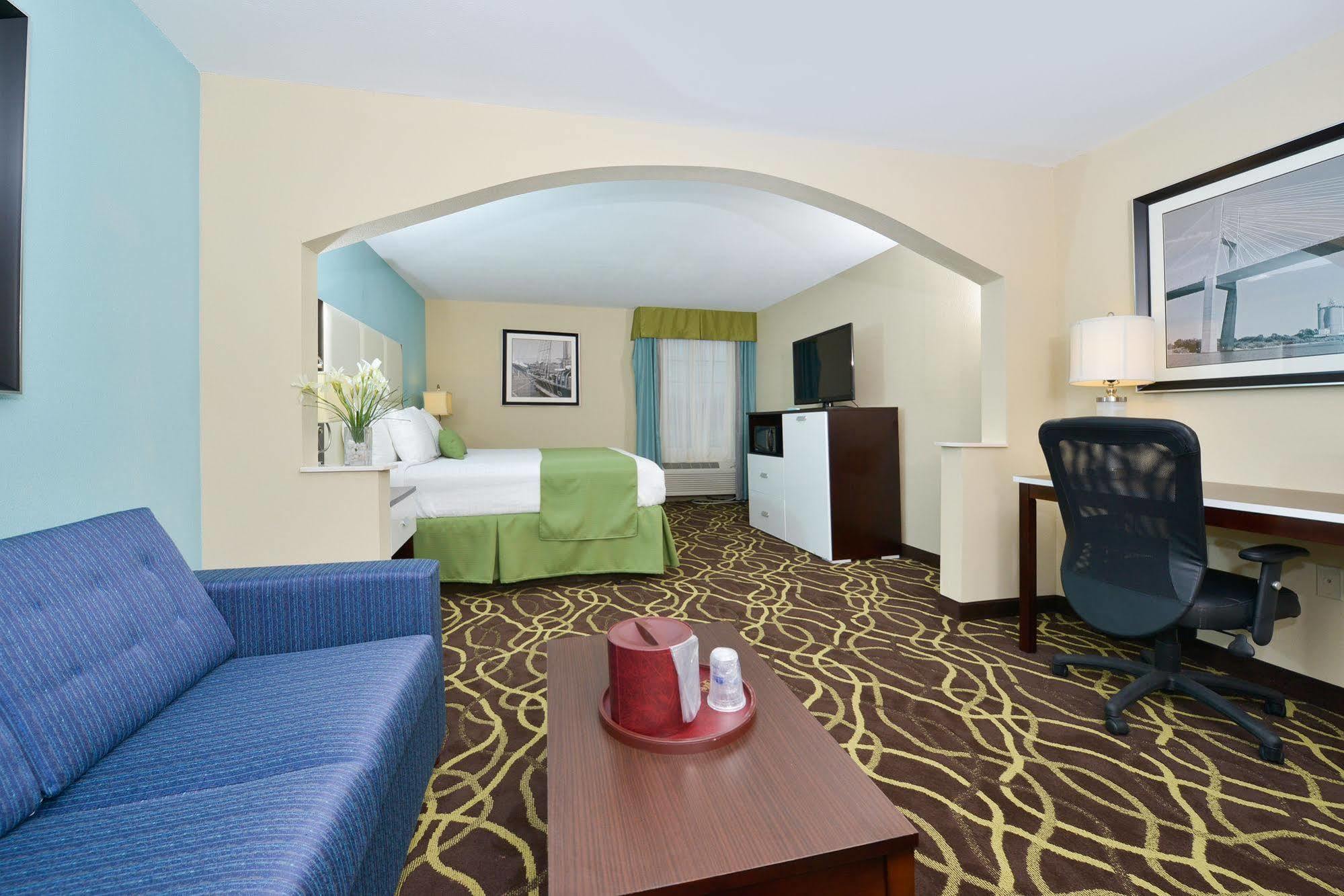 Best Western Savannah Airport Inn & Suites Pooler Exterior photo
