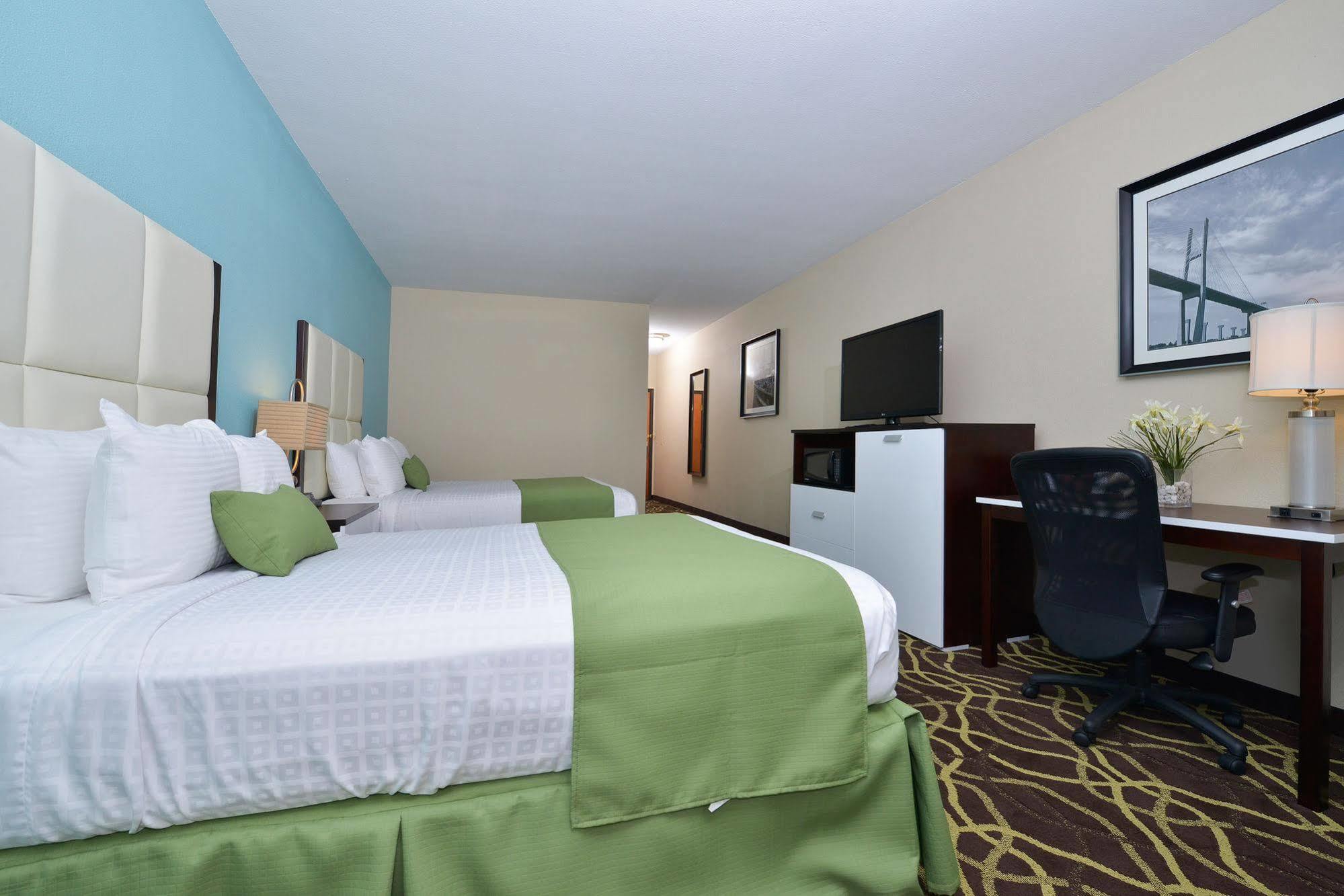 Best Western Savannah Airport Inn & Suites Pooler Exterior photo