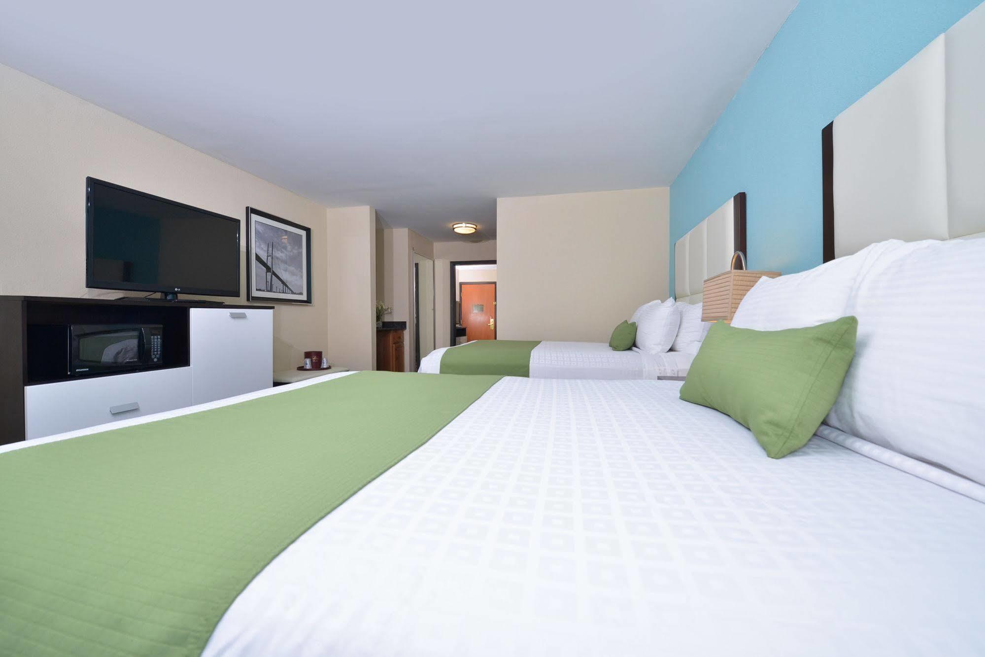 Best Western Savannah Airport Inn & Suites Pooler Exterior photo